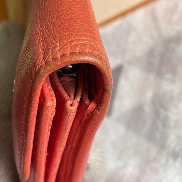 CHANEL  CORAL leather  Camellia CC FLAP Long wallet - Picture 13 of 15